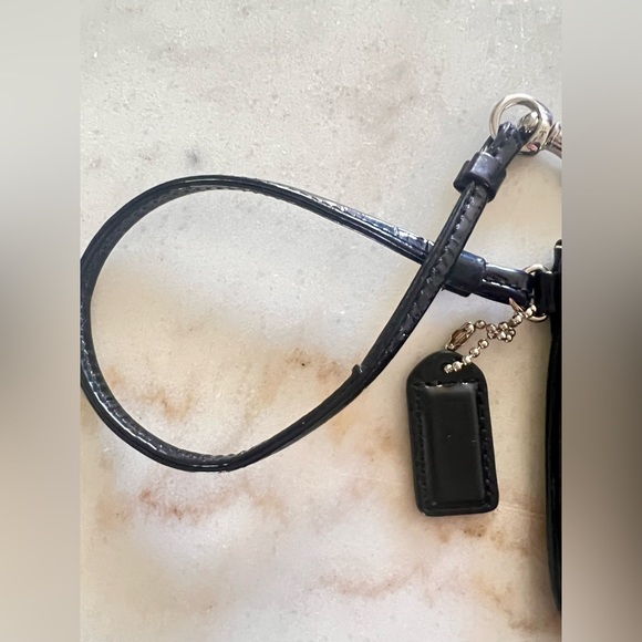 COACH LEATHERWARE LEATHER WRISTLET BLACK - Picture 6 of 12